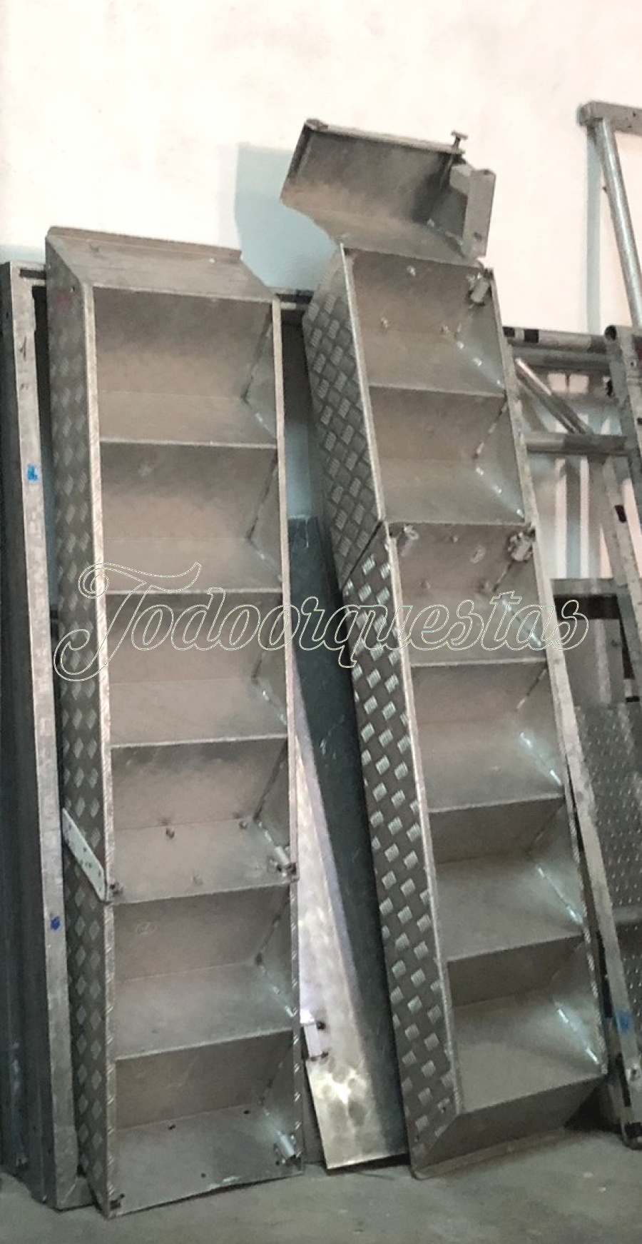 Dos escaleras de aluminio (Espectáculos)