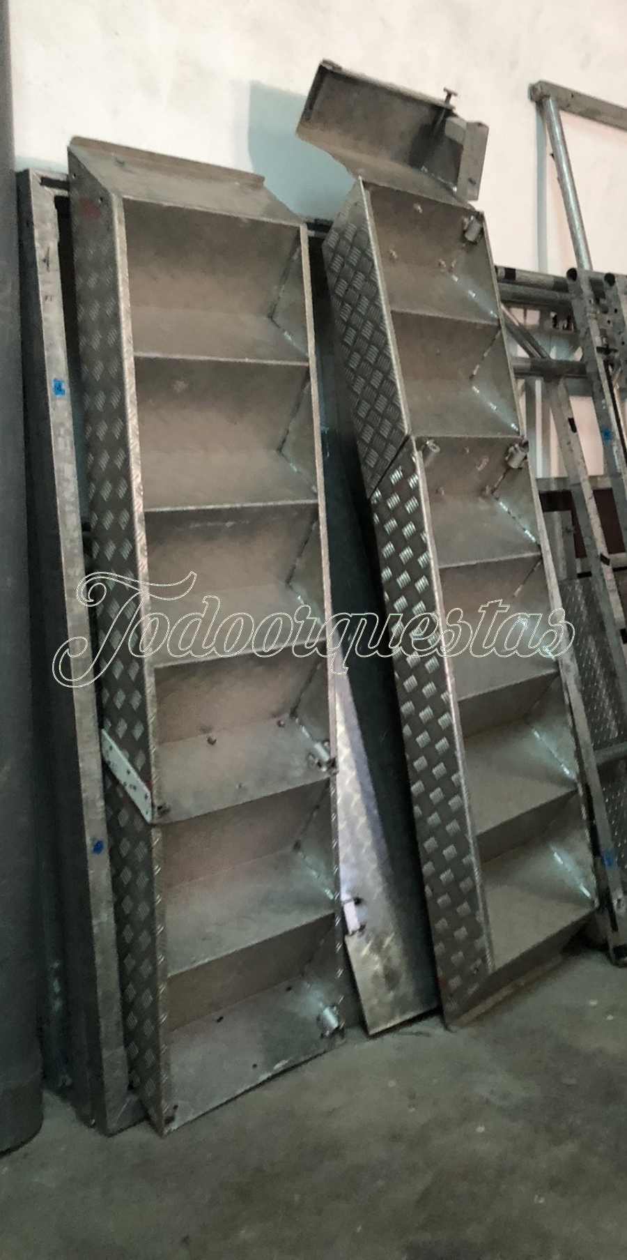 Dos escaleras de aluminio (Espectáculos)